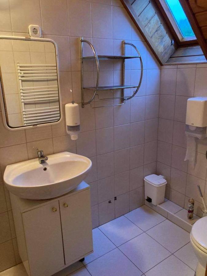Hat Testvér Fogadó Domsod Exterior foto